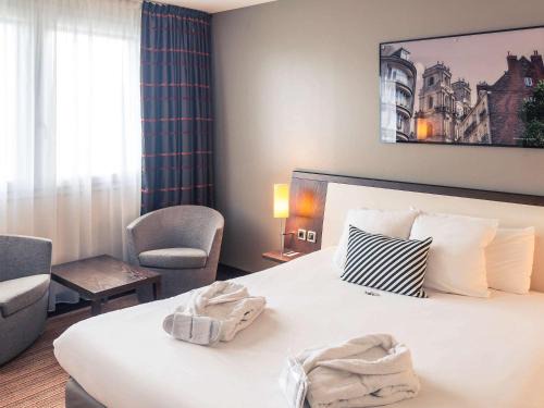 Cesson-Sevigne Hotel | Hotel Mercure Rennes Cesson