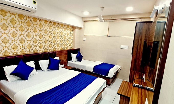 Vastrapur Hotel | Hotel New Lake View