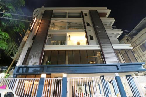 Kalighat Hotel | Hotel O Silver Key Deshapriya Park Near Kalighat Kali Temple