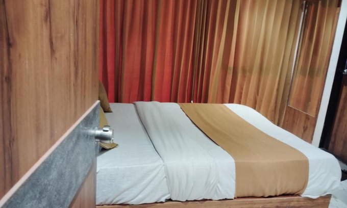 Thaltej Hotel | Hotel Peragon Inn