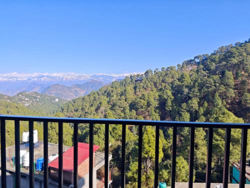 Banikhet Hotel | Hotel Pines & Peaks Dalhousie