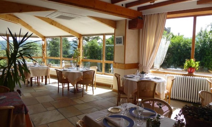 Saint-Julien-en-Champsaur Hotel | Hotel-restaurant Les Chenets