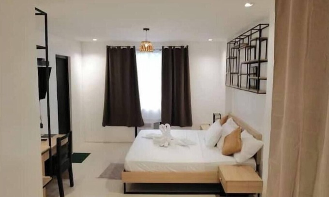 Baler Hotel | Hotel Rupert A -Deluxe Suite King Bedroom