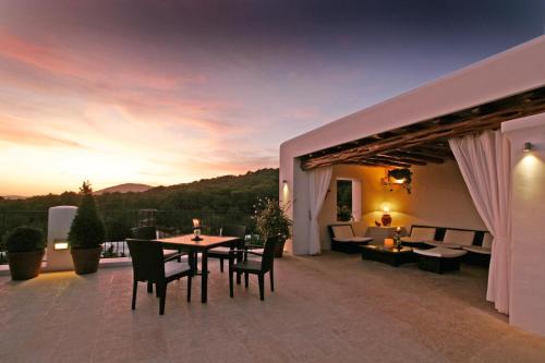 Sant Carles de Peralta House | Hotel Rural & Spa Can Curreu