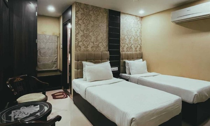 Mahmoorganj Hotel | Hotel SLE Residency