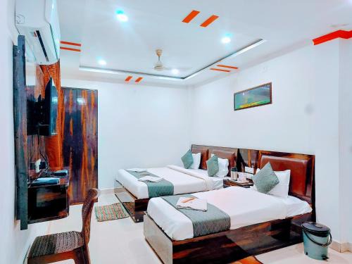 Chitrakoot Hotel | Hotel Sphatic- 5 Mins from Kamta Nath Temple