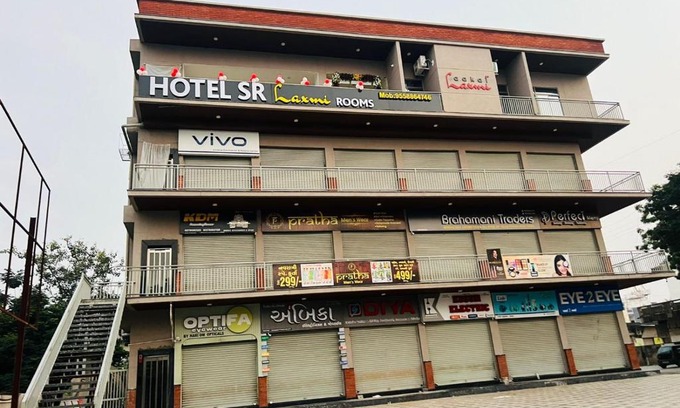 Anand Hotel | HOTEL SR LAXMI