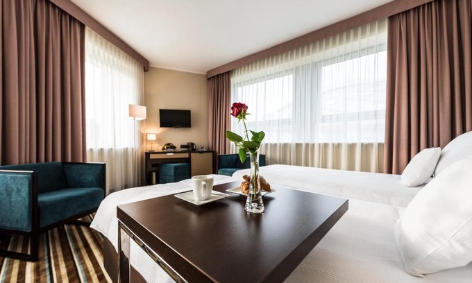 Pruszkow Hotel | Hotel Victor Pruszków DeSilva