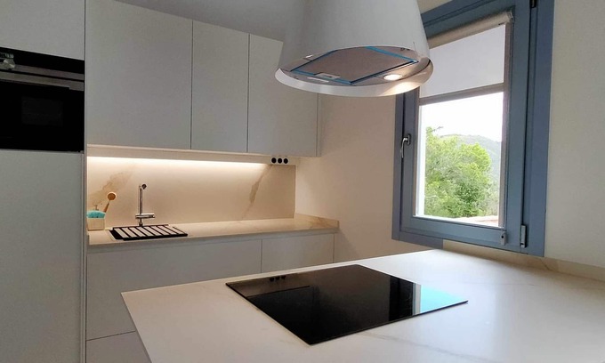 San Lorenzo de Barjacoba House | House in the SIl canyons