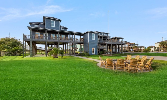 Crystal Beach House | House ∙ 11 bedrooms ∙ 34 guests