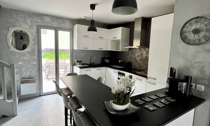 Saint-Michel-sur-Orge House | House 2 bedrooms/sleeps 6