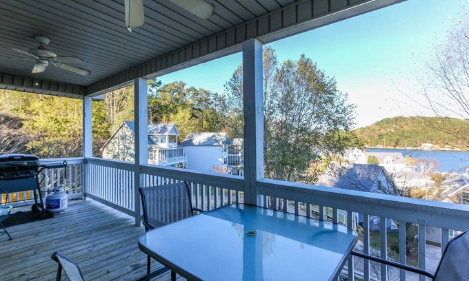 Leesburg House | House # 26 Bay Bungalow (pet friendly) Lake View