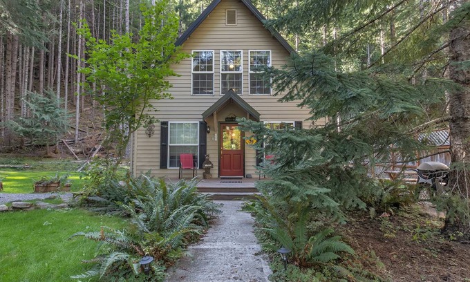 Enumclaw House | House ∙ 3 bedrooms ∙ 6 guests