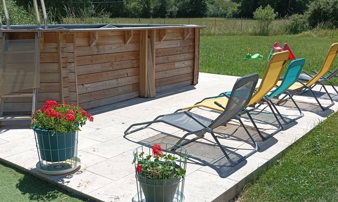 Saint-Daunes House | HOUSE 3 MINUTES FROM MONTCUQ WITH SWIMMING POOL AND LARGE ENCLOSED GARDEN