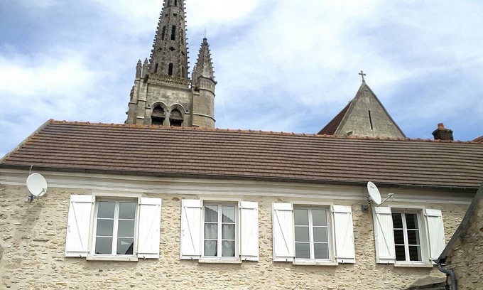 Baron House | House 3 people, 2 bedrooms in the city center. Comfort