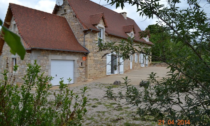 Villeneuve d'Aveyron House | House 4 *, 6/8 pers, AIR CONDITIONING, wifi, on 5000m² of land