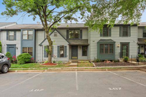 Potomac Falls House | House ∙ 4 bedrooms ∙ 8 guests