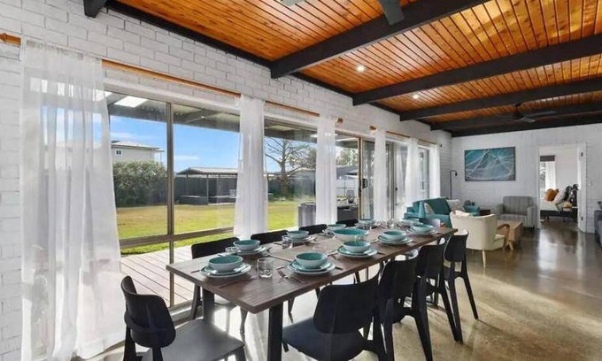 Yarrawonga House | House ∙ 5 bedrooms ∙ 12 guests