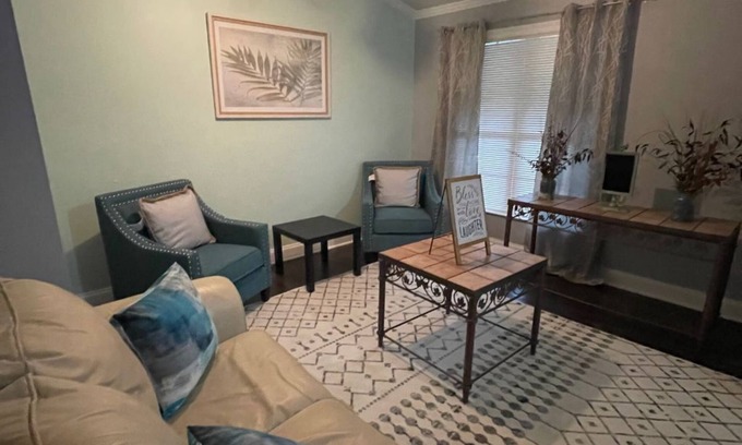 Whitehaven House | House- 5 minutes from Graceland
