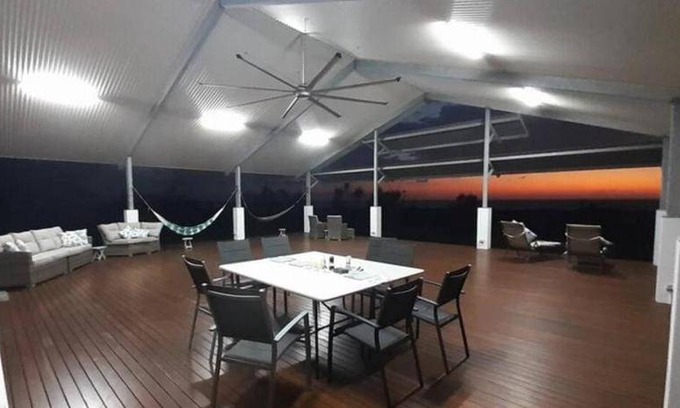 Dundee Beach House | House ∙ 6 bedrooms ∙ 12 guests