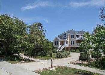 Corolla House | House ∙ 6 bedrooms ∙ 16 guests