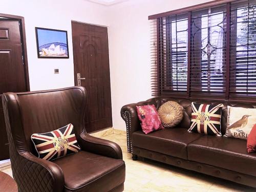 Abuja Apartment | House 7 Mbora: 2 Bedroom apartment. Beyond A hotel room. Total Privacy. A home away from home.