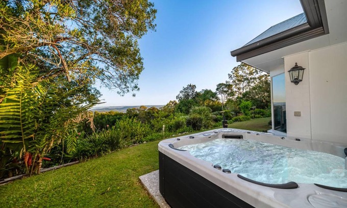 Ninderry House | House ∙ 8 bedrooms ∙ 25 guests