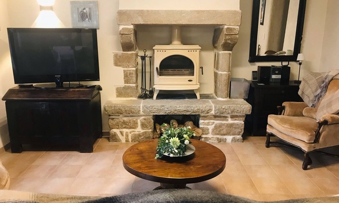 Brennilis House | House 8 pers + 1 baby - PMR access - in Monts d'Arrée. (Pets welcome!)