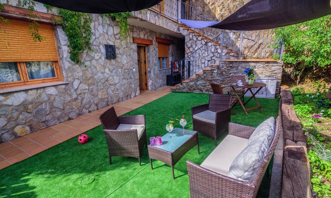 La Omanuela House | House 'Aguas Frías 3' with Mountain Views, Private Garden and Wi-Fi