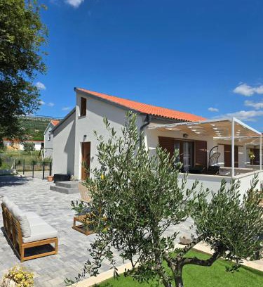Krusevo Apartment | House Angelina