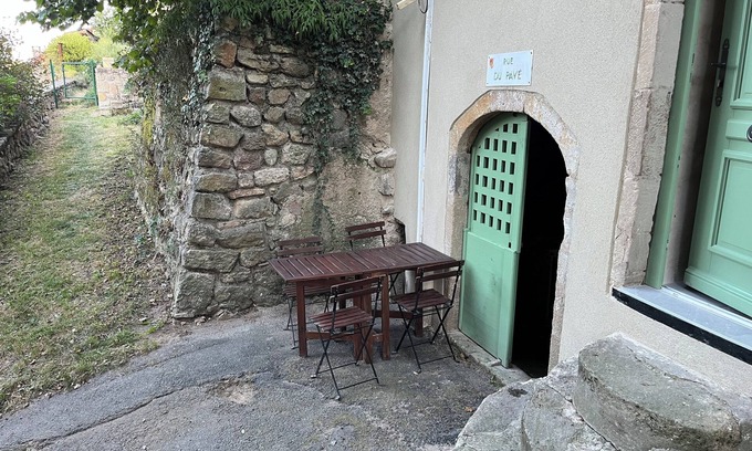 Champeix House | House at the foot of the castle + private parking