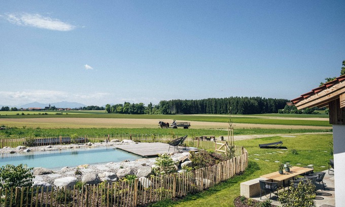 Altenmarkt an der Alz Apartment | House by the pond, 200 sqm for max. 10 people