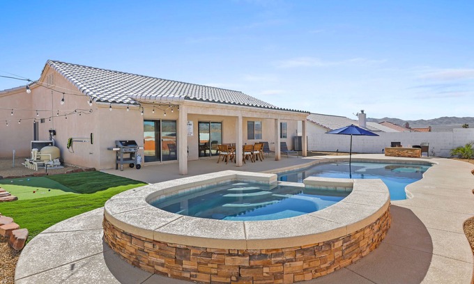 Sunridge Estates House | House + Casita | Heated Spa & Pool | Mini-Golf