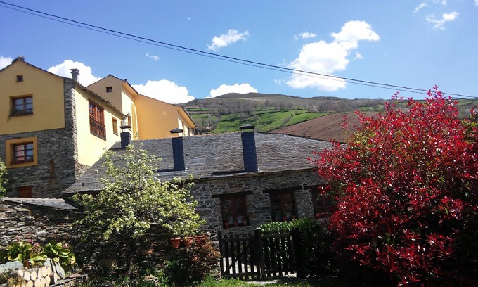 Villacibran House | House colasón, ski and nature (Full Rental)