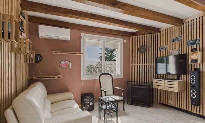 Le Bernard Ski Chalet | House for 2 adults and 2 children with garden