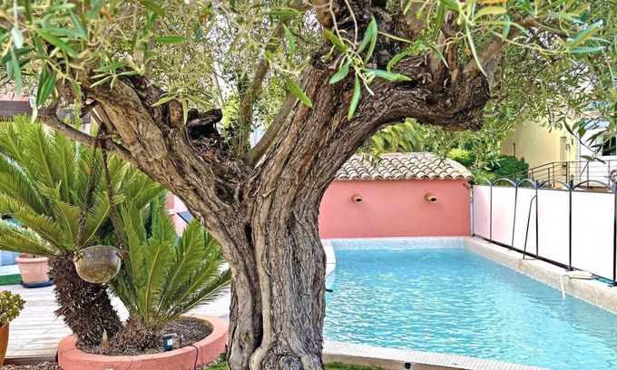 Plage de la Garonnette House | House for 4/5 people - Private pool - Air conditioning - WiFi - Beach - Sainte Maxime
