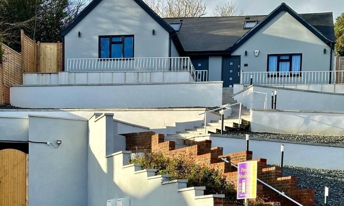 Selsdon and Ballards House | House in Croydon Welcomes you to Comfort and Style