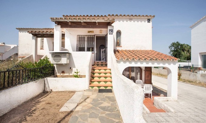 Castello d'Empuries Ski Chalet | House in Empuriabrava with garden AV-17