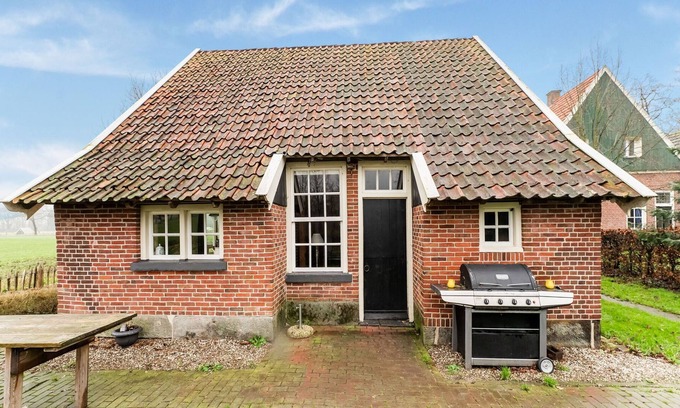 Municipality of Enschede Apartment | House in former 'bakspieker' in rural location near Enschede