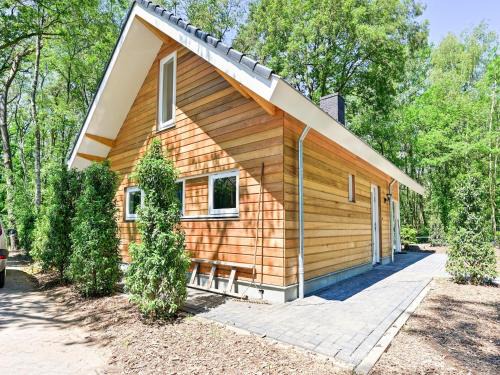 Reutum House | House in Reutum with Jacuzzi & Forest View