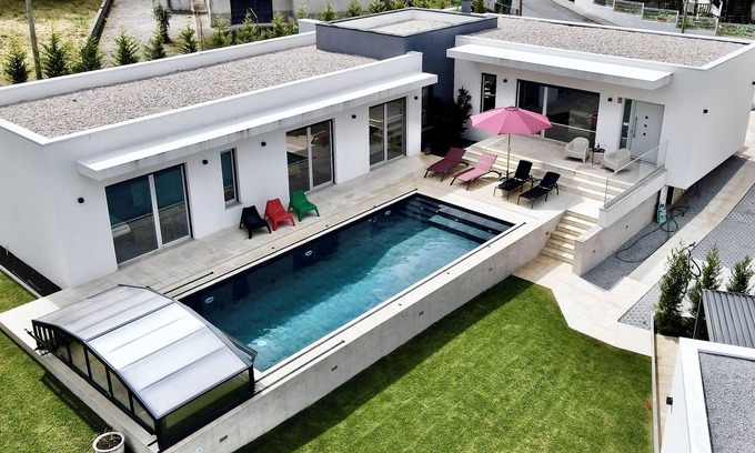 Tondela Villa | House in the center of Tondela with garden, orchard and private pool.