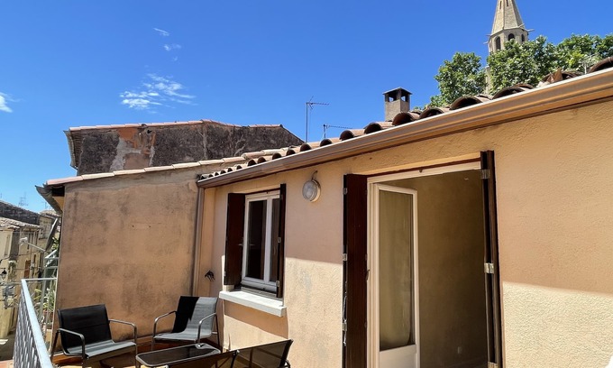 Montagnac House | House in the heart of the village