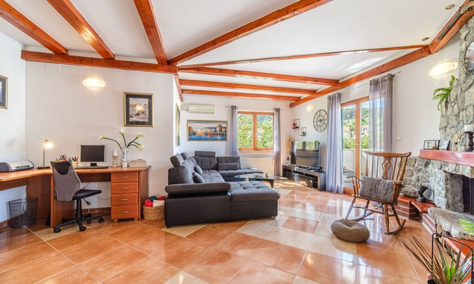Nerezise House | House in the village