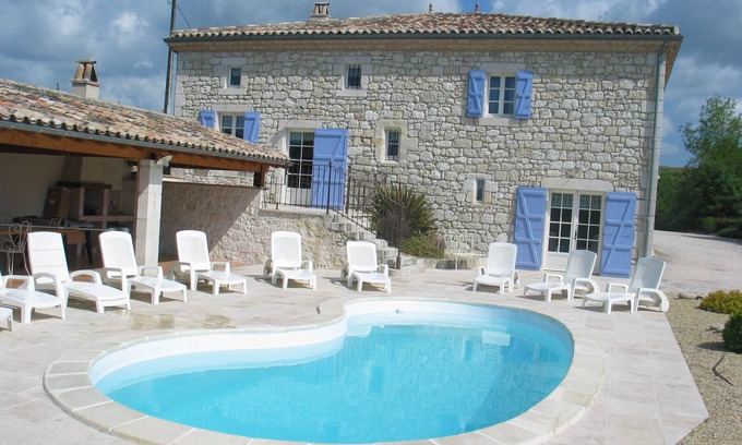Dondas House | House of character, 8-10 pers., Private pool, superb view, equip. disabled