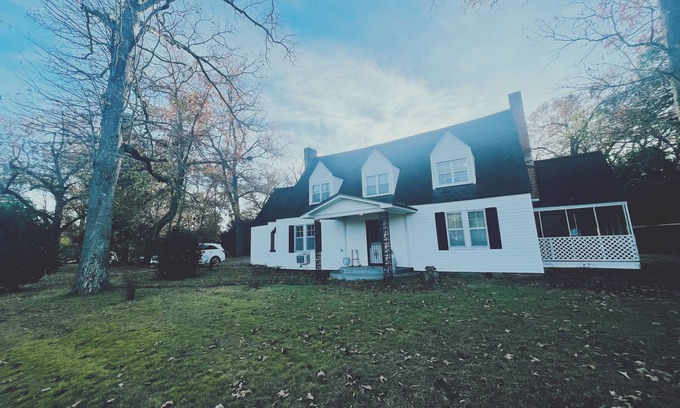 Americus House | House on an acre! Book 2 nights and get the 3rd free.