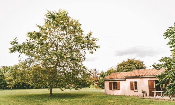 Moncontour House | House on the edge of a lake with Leisure Center near Futuroscope