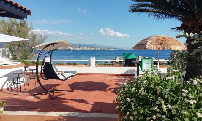 Ganzirri House | House on the sea house of ale