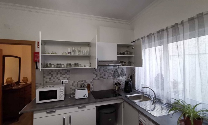 Mourao House | House, restaurants and municipal market at 300 meters, river beach at 1 km.