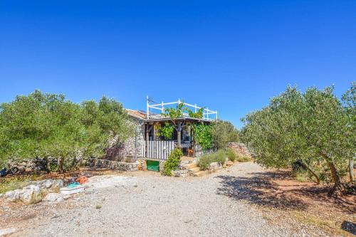 Nevidane House | House Volak