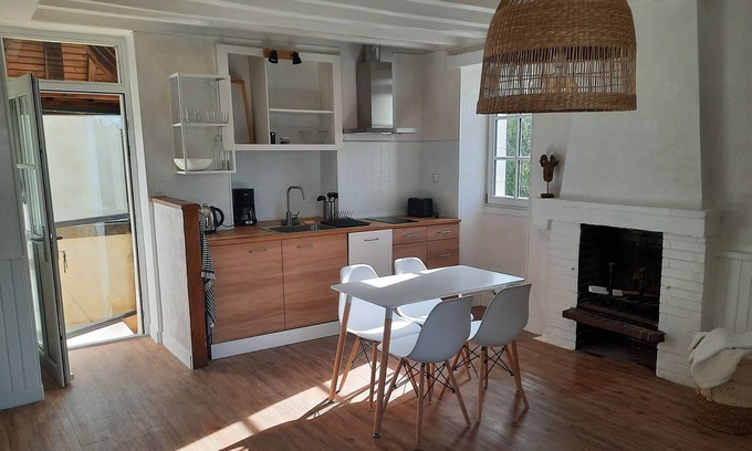 Cour-Maugis sur Huisne Apartment | House with garden in typical Percheron village